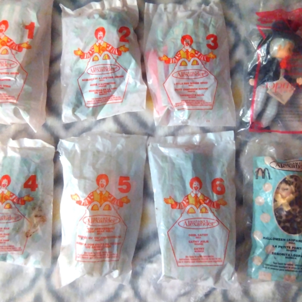 Set of 6 Alexander dolls +2 bonus(8).    90's Mc Donalds in bags!